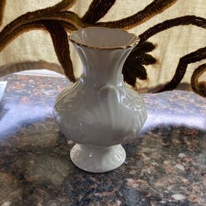 Lenox Elegant White Vase with 24kt Gold Accent